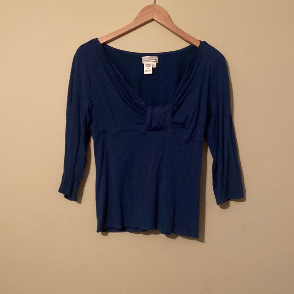 3/4 length scoop neck shirt